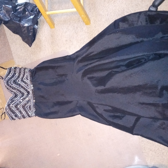 Stunning Jovani evening gown - Picture 2 of 3